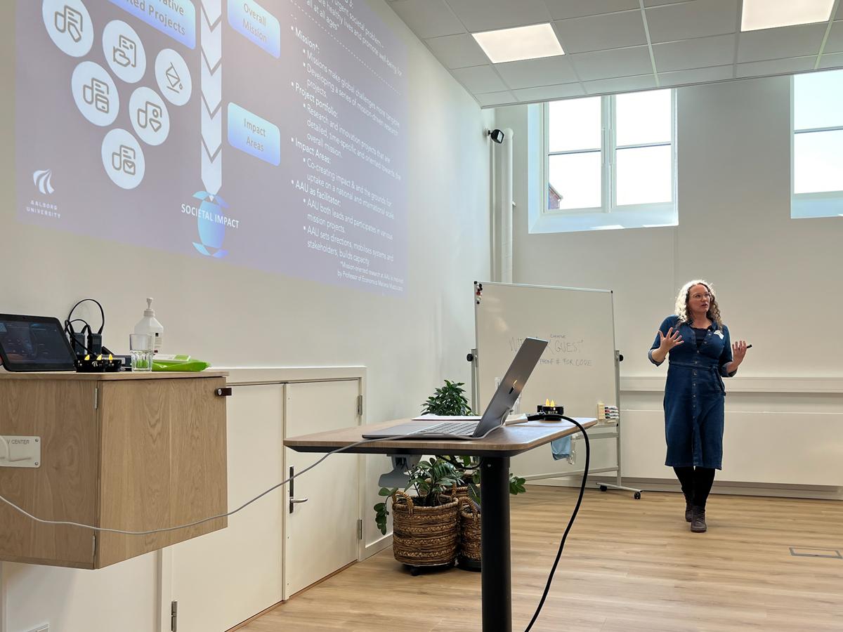Ninna Meier giving a presentation at a workshop under the Health Mission.